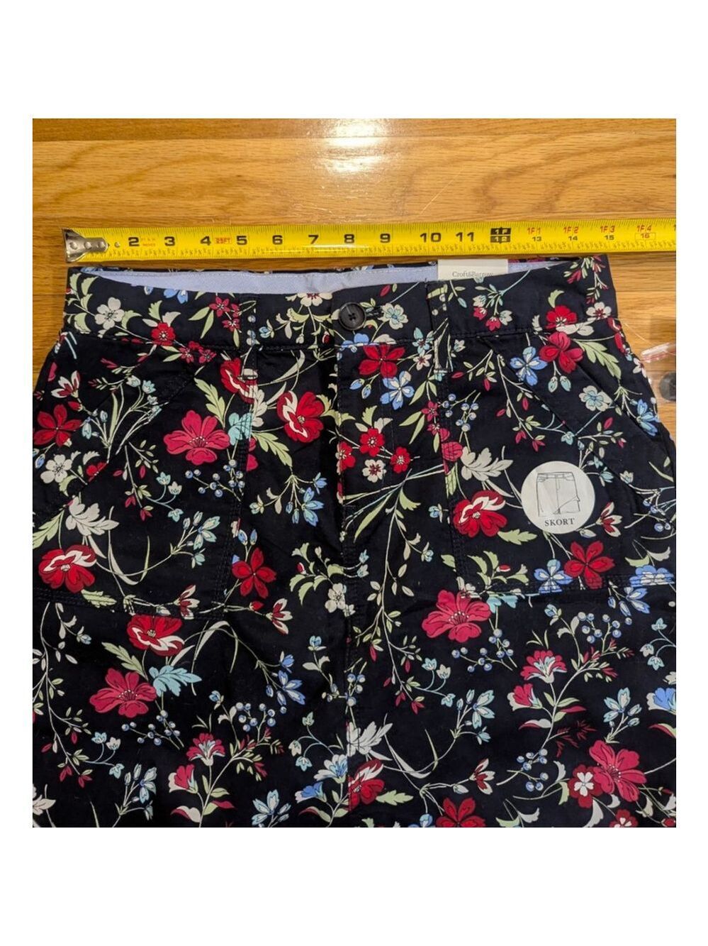 Croft & Barrow Black Floral Skort Mid Rise Size 6 - Picture 8 of 13